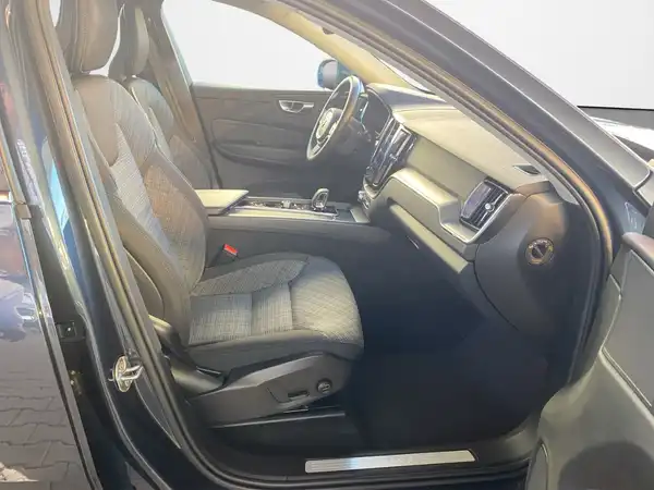 VOLVO XC60 (12/20)