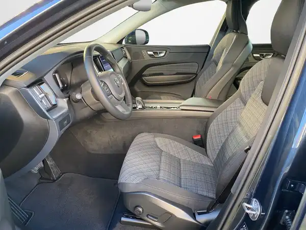 VOLVO XC60 (7/20)