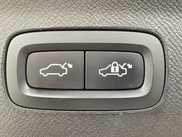 VOLVO XC90 (22/22)