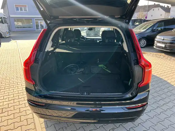 VOLVO XC90 (7/27)