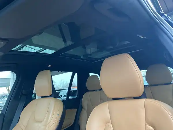 VOLVO XC90 (22/24)