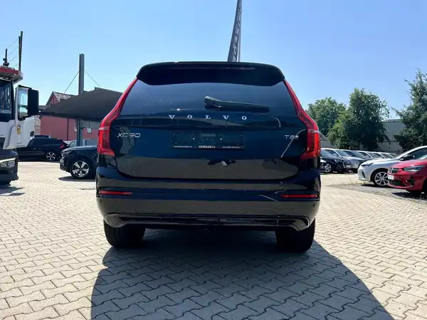 VOLVO XC90 (2/29)
