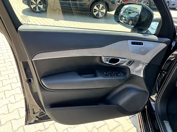 VOLVO XC90 (12/29)