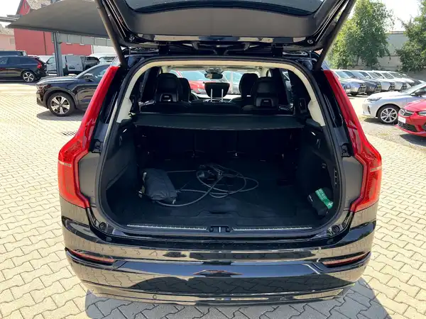 VOLVO XC90 (7/29)