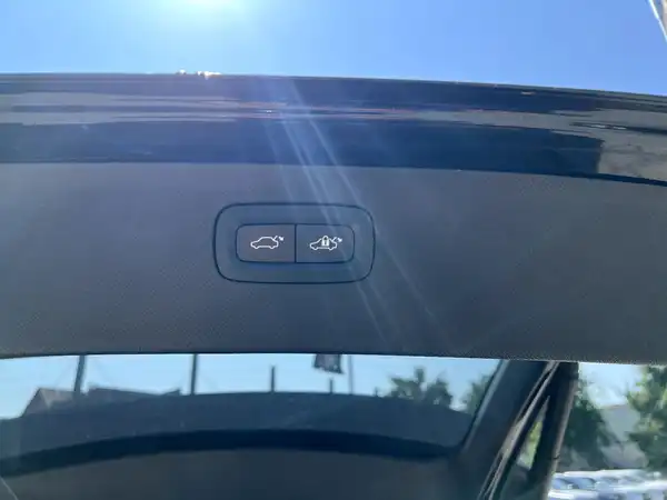 VOLVO XC90 (8/29)