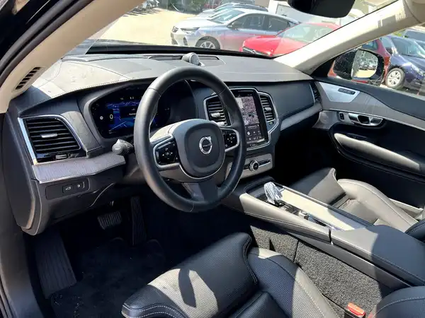 VOLVO XC90 (10/29)