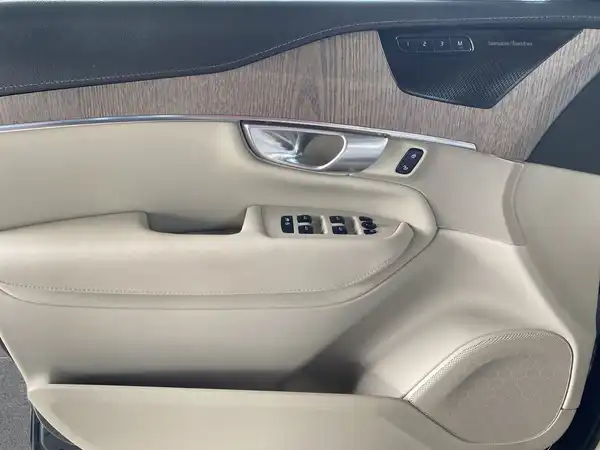 VOLVO XC90 (17/23)