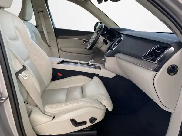 VOLVO XC90 (12/23)