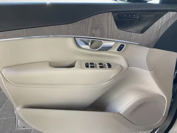 VOLVO XC90 (17/23)