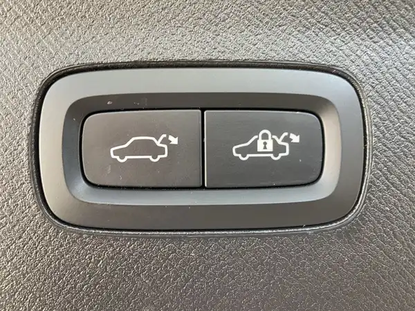 VOLVO XC90 (23/23)