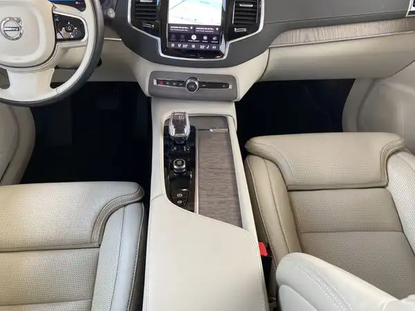 VOLVO XC90 (9/23)