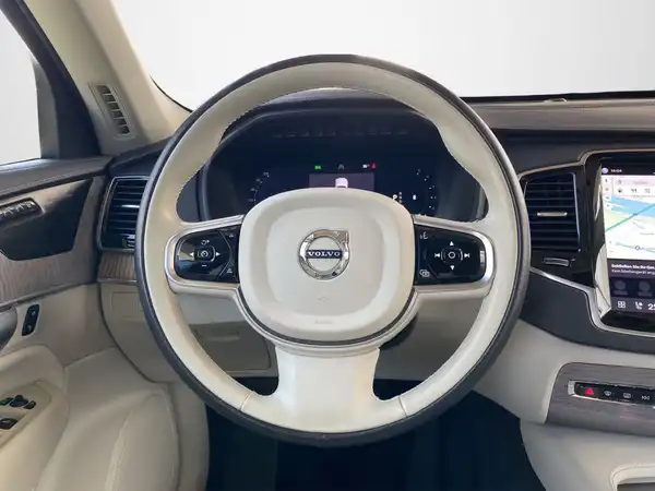 VOLVO XC90 (10/23)