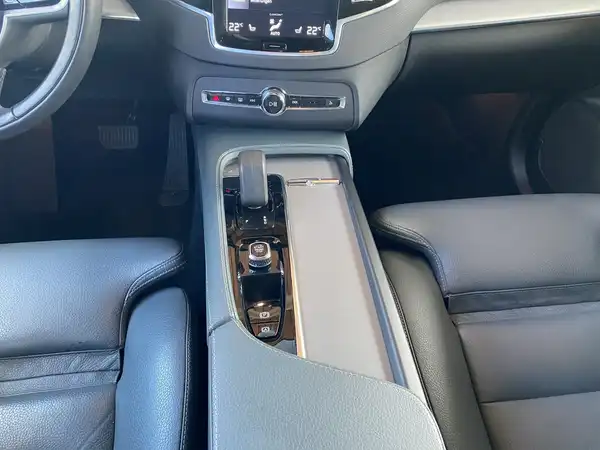 VOLVO XC90 (9/22)