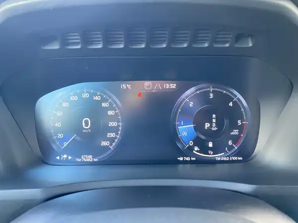 VOLVO XC90 (16/23)