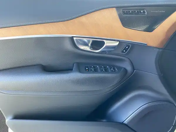 VOLVO XC90 (17/23)