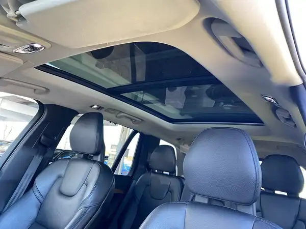 VOLVO XC90 (21/23)