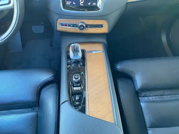 VOLVO XC90 (9/23)