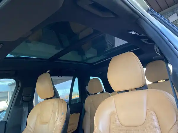 VOLVO XC90 (22/22)