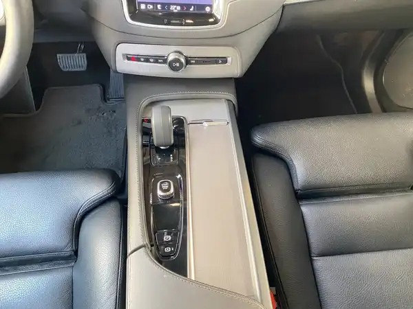 VOLVO XC90 (9/22)