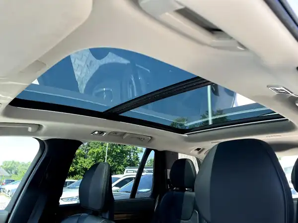 VOLVO XC90 (11/27)