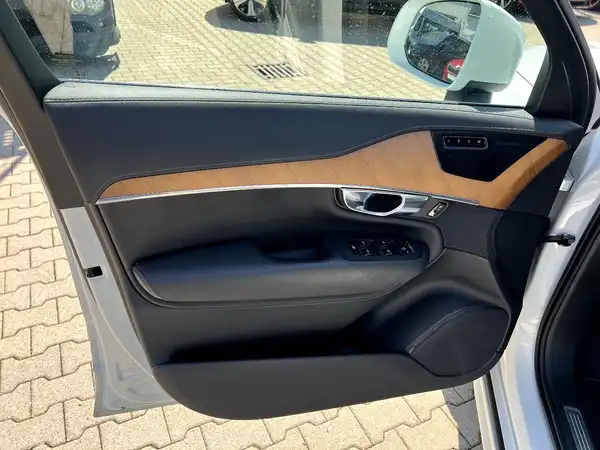 VOLVO XC90 (12/27)