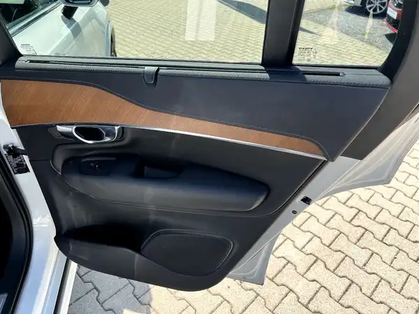 VOLVO XC90 (16/27)
