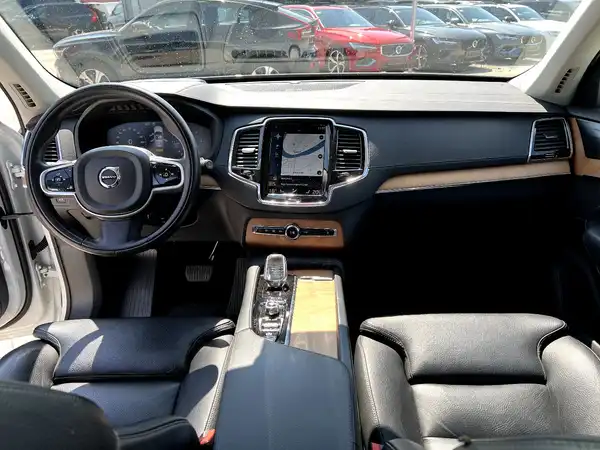 VOLVO XC90 (19/27)