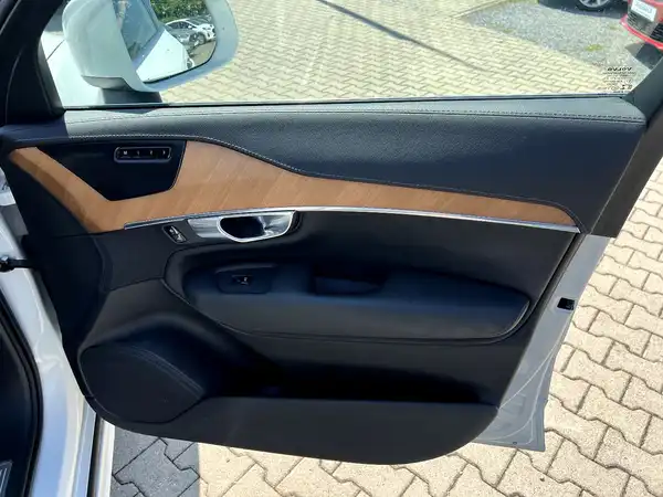 VOLVO XC90 (21/27)
