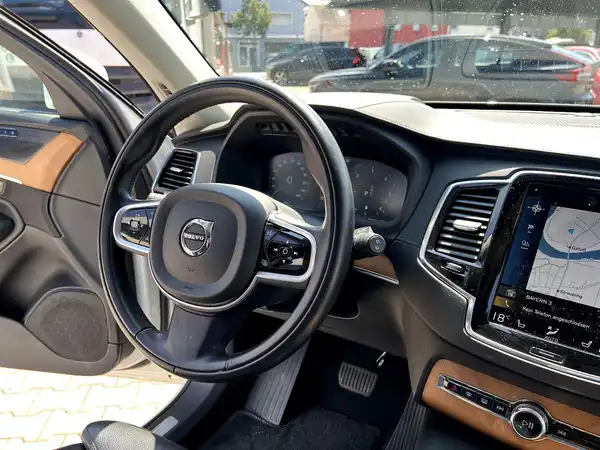 VOLVO XC90 (26/27)