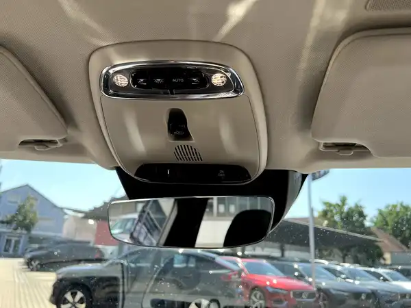 VOLVO XC90 (27/27)