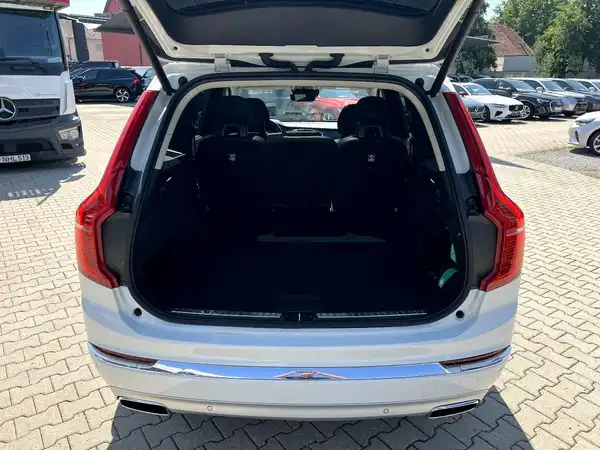VOLVO XC90 (7/27)