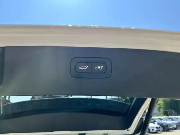 VOLVO XC90 (8/27)
