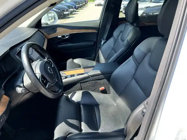 VOLVO XC90 (9/27)