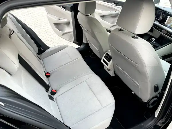 VW GOLF VARIANT (15/27)