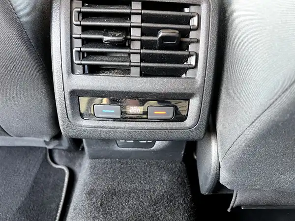 VW GOLF VARIANT (17/26)