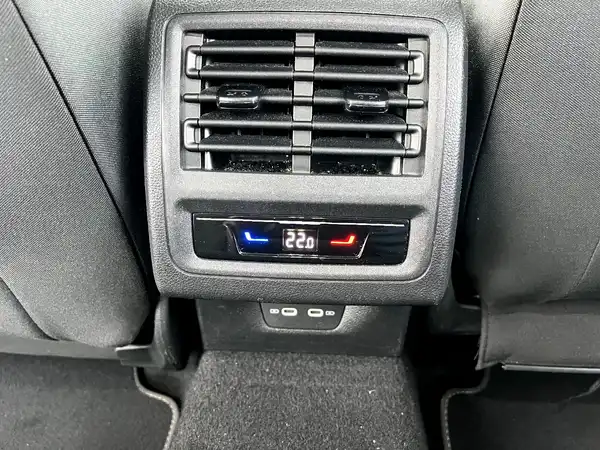 VW GOLF (17/27)