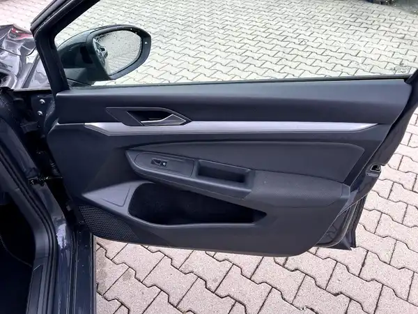 VW GOLF (21/27)