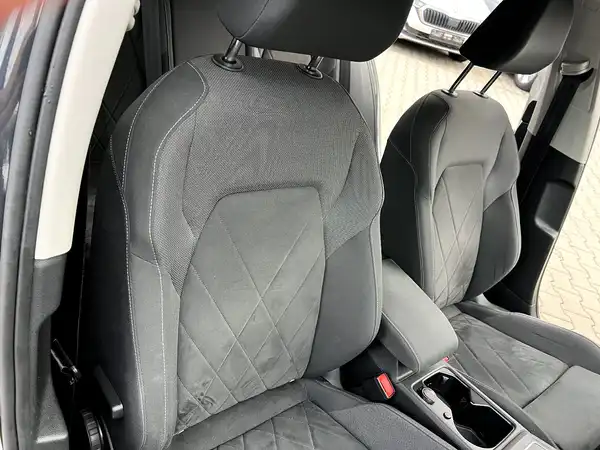 VW GOLF (22/27)