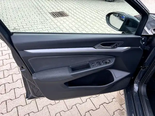 VW GOLF (10/27)