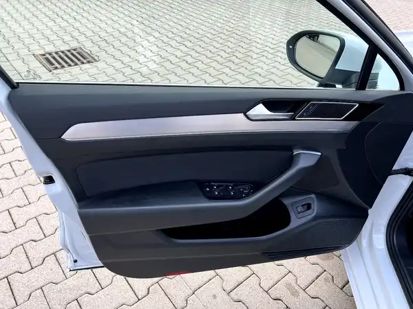 VW PASSAT VARIANT (11/29)