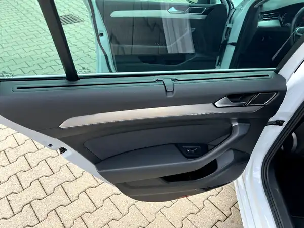 VW PASSAT VARIANT (12/29)