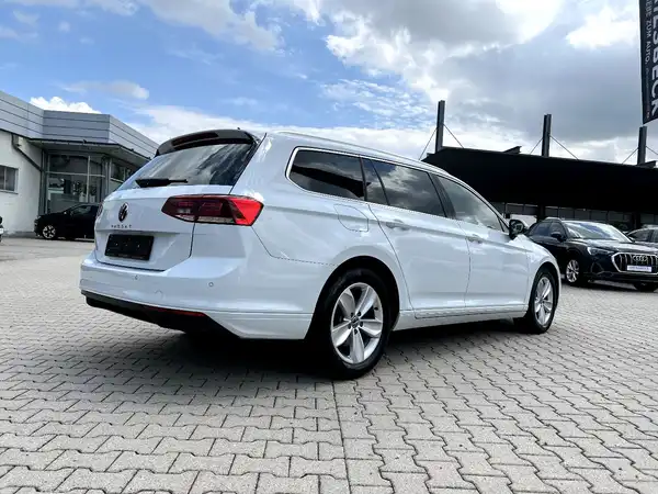 VW PASSAT VARIANT (4/29)