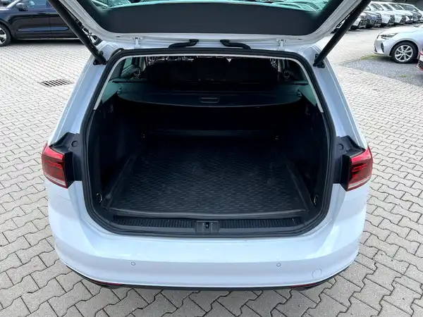 VW PASSAT VARIANT (7/29)