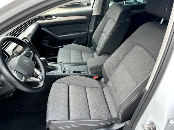 VW PASSAT VARIANT (9/29)