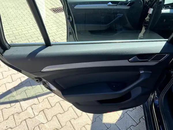 VW PASSAT VARIANT (11/28)