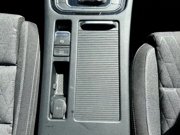VW PASSAT VARIANT (23/28)