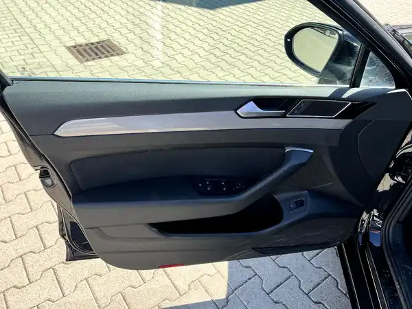 VW PASSAT VARIANT (10/28)
