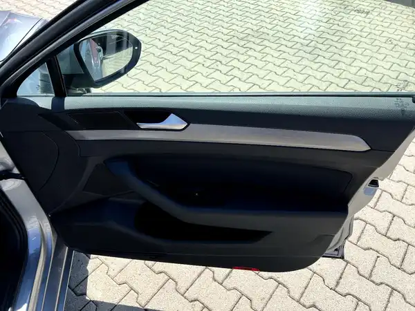 VW PASSAT VARIANT (19/26)