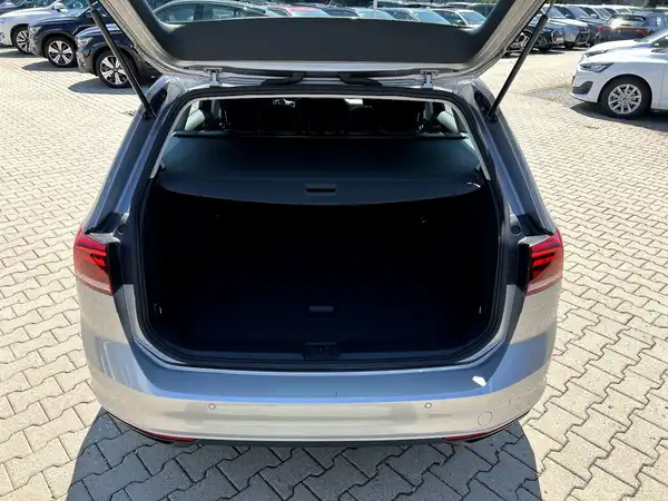 VW PASSAT VARIANT (7/26)