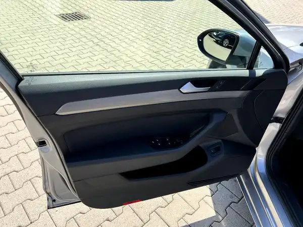 VW PASSAT VARIANT (10/26)